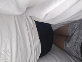 姐姐睡着了，但是不敢动她，现在话都不敢和她说，2