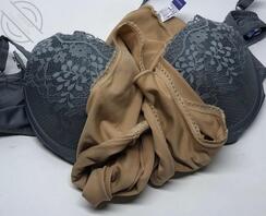 老妈的内衣内裤刚脱下来去洗澡了，热乎的温度真香1