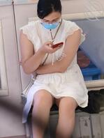 我操她妈屄，骚屄竟然不穿内裤。1