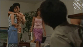 岛国母子乱伦,儿子找小混混轮干母亲(下)1