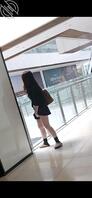 拍到一个丝袜勒裆在偷偷往下拉的美腿骚货2