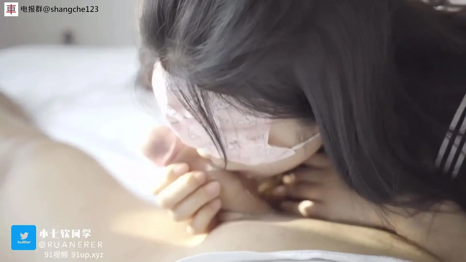 JK制服长筒白袜/长发及腰蜜桃臀/粉嫩无毛小嫩逼