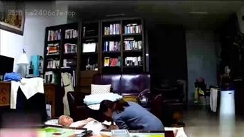 监控女儿看着自己的妈妈和爷爷乱伦