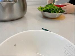 【海角原创6】偷拍老妈的裙底,但是今天老妈看我的眼神不对,是不是被发现什1