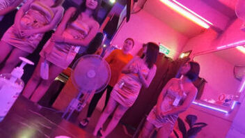 [原创]酒吧里的兼职学生妹