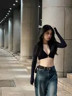 广州美术学院的美女孙韵婷和男友自拍性爱视频被爆流出，跪趴在镜子前被四眼男友后入猛操淫穴2