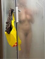 119.	偷拍姐姐洗澡，虽然被看到也没事，但还是觉得偷拍有感觉