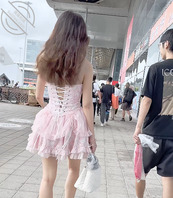 【粉裙子白内裤抄底】1