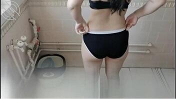 （3）偷拍小姨子洗澡，年轻真好，好嫩呀0