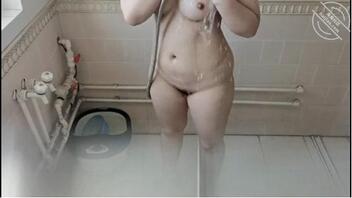 （3）偷拍小姨子洗澡，年轻真好，好嫩呀2