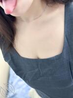 165. 姐姐穿上自己刚成年时穿的衣服,肌肤吹弹可破,依旧是少女2