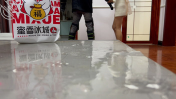 【海角首次原创】利诱老婆不穿内裤勾引外卖小伙,我在窗帘后一动不敢动1