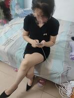 真实2:虽然我知道老妈跟很多男人都操过,但我真的不敢迈出第一步。1