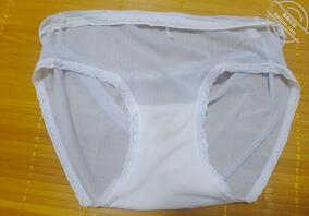 用妈妈的内撸完直接射上去不洗给她穿0