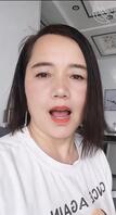 有人想玩我妈吗老骚逼一个听说十六岁就让人家草1