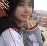 终于把漂亮表妹搞到手了 刚刚破处的小穴还有点微红1