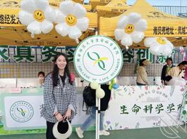 大学同学周静雯白袜照片供海友们辱骂撸管意淫使用～尽情的射给她吧！1