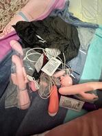 兄弟们在我婶婶被窝里发现这个0