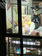 邻居好骚啊穿着内裤躺沙发上，屁股真大啊1