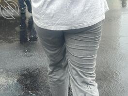 又拍到一个街上得肥臀女1