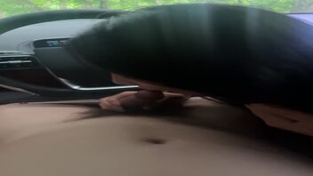 第一次带老婆在野外车里口交