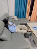 一家人8 小妹的乳房近在咫尺我却不敢摸1