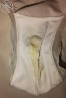 骚逼媳妇，又脱下来一条带白带和分泌物的内裤，一天就这么多，谁舔我媳妇逼2