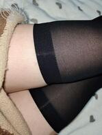 高二小学妹没给我寄袜子，拍了几张玉足和丝袜美腿补偿我2