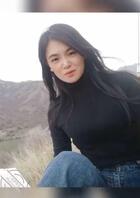 撩了好久的大龄美女，好不容易答应给我看她的逼！2