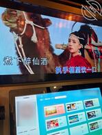 44、嫂子和哥吵架了心情不好,叫我出去喝酒,酒后拉着我去她家里操了。0