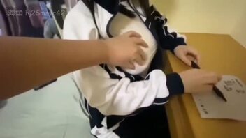 表哥以辅导功课名义，狂揉我的奶！