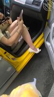 爱穿高跟鞋丝袜的美妈，偷拍了你们评价一下是不是骚货，我为什么会玩她高跟鞋2