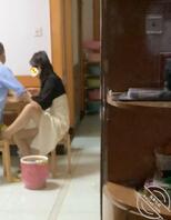 (原创)后妈被我操到高潮,整个人疯狂摇头,直呼受不了了,我受不了了……1