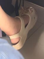 办公室少妇爱露出骚脚 好想射给她2