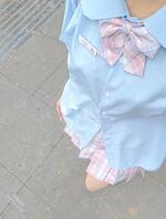 05年女儿高中毕业,带出来旅游,喝了点酒,偷拍了一张奶头照。0