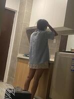 05年女儿高中毕业,带出来旅游,喝了点酒,偷拍了一张奶头照。1