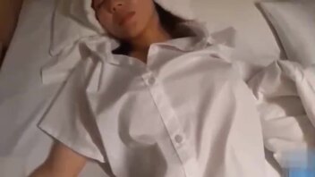 真实乱伦强奸亲姐姐，畜生弟弟半夜强奷姐姐