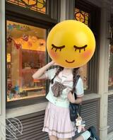 跟女儿去迪士尼玩,他身材发育越来越好。不少小黄毛看过来的目光我得抓紧时间0