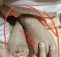 绿妈奴儿子丝袜骚妈