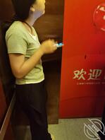 电梯女的，胸大但有些下垂，屁股还可以很翘2