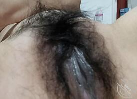妈妈的大黑逼 在她手机里发现的 这是被内射了吗 还有好多自卫视频慢慢发1