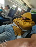 在火车上户型饱满的小姐姐靠着我睡着了，怎么约起来啊1