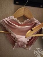 偷拍女朋友的大屁股0