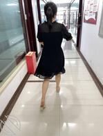 办公室抄底人妻少妇黑内内