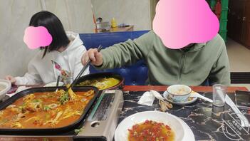 (52) 原创视频 大哥出差,带着小兄弟去3P大嫂,偷情的感觉就是刺激0