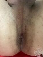 绿帽们把你们的骚逼老婆贡献出来给我舔屁眼。0