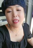 开理发店的红唇高跟骚货熟女 好想射进她的嘴里让她吞下去0