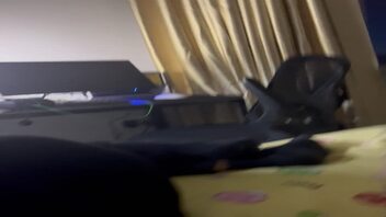 分享一下骚逼妈妈的大屁股吧