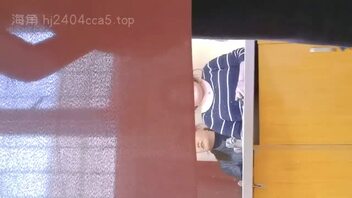 厕拍 如厕 偷拍 女厕 尿尿 独乐乐不如众乐乐寻求合伙1