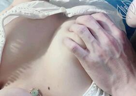 14、原创,玩表妹大奶子,想摸下面却不让,怎么搞。0